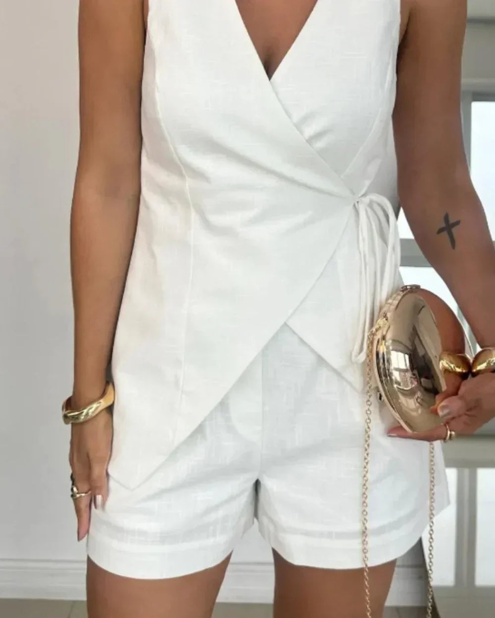 Aaliyah | Linneset med v-ringad topp och shorts
